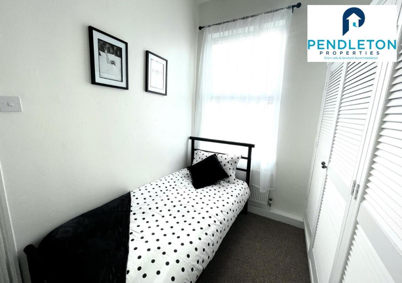 프레스턴 Modern 3 Bed House With Free Parking And Wi-Fi 빌라 외부 사진